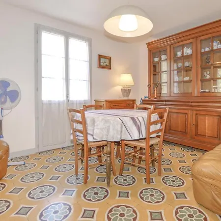 Amazing In With 2 Bedrooms بيت للعطل